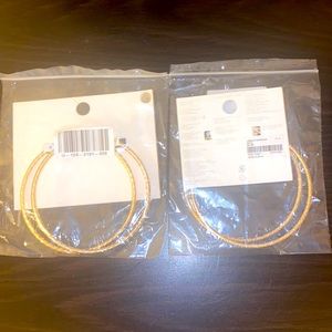 🆕 2 pairs of large Forever 21 hoop earrings. New in bag.